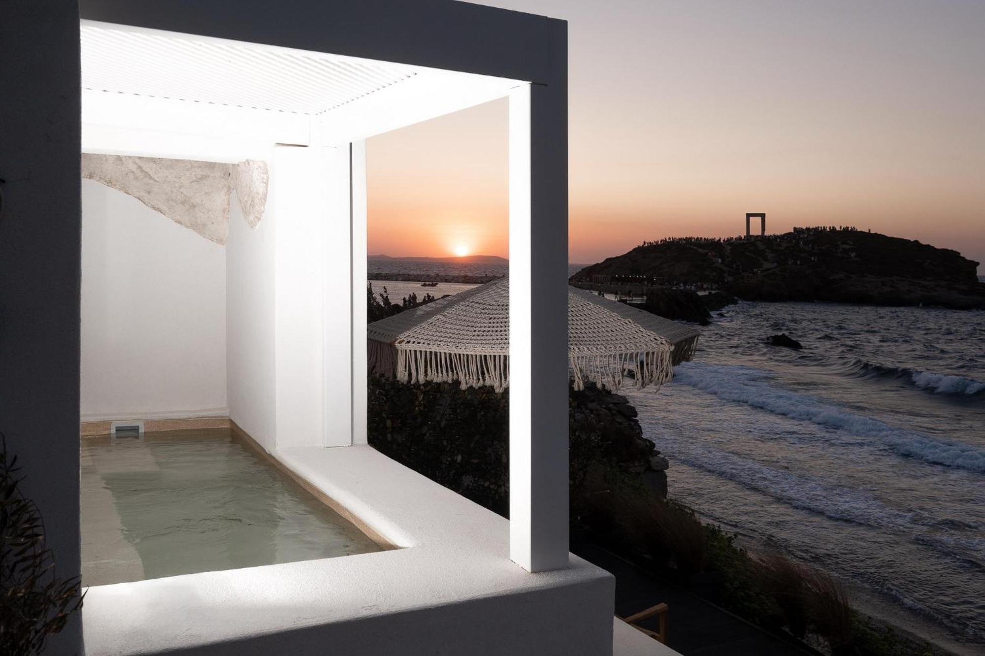 Portara Seaside Luxury Suites Naxos City エクステリア 写真