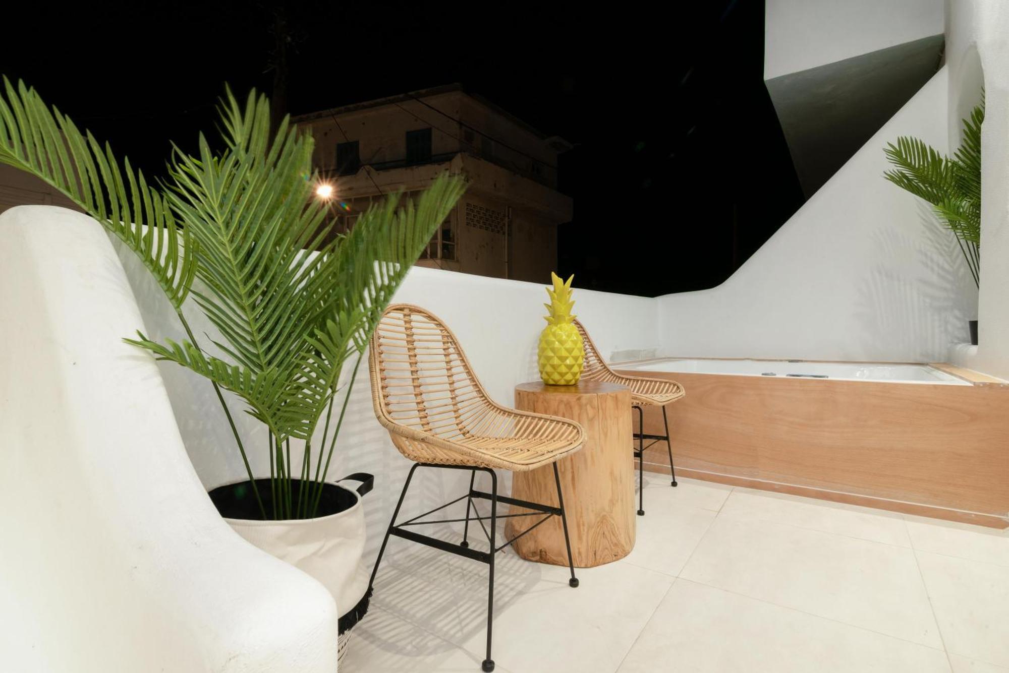 Portara Seaside Luxury Suites Naxos City エクステリア 写真